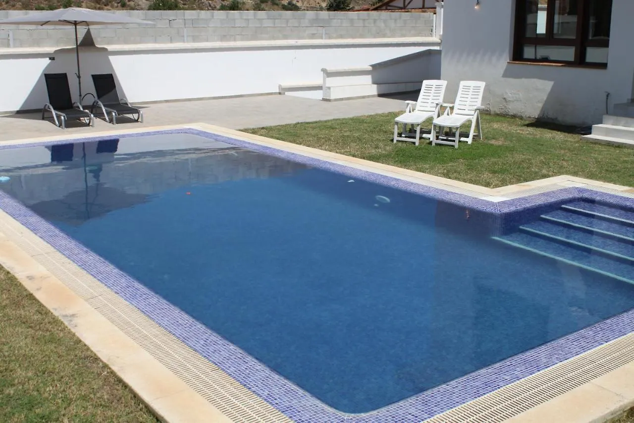 Villa Madodos Con Piscina Privada, Jacuzzi, Barbacoa Y Chimenea Riofrio  0*, Riofrio (Andalucia)